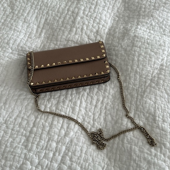 Valentino Garavani Rockstud chain pouch - Picture 3 of 6